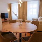 아파트 Laurinska 1 *