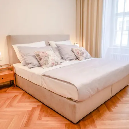 Apartment Laurinska 1 *