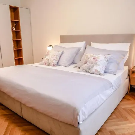 Laurinska 1 Apartment *