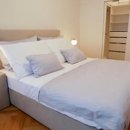 Laurinska 1 Apartmán