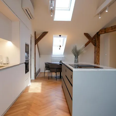 Laurinska 1 Apartmán