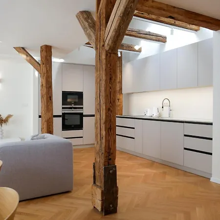 Apartmán Laurinska 1 *