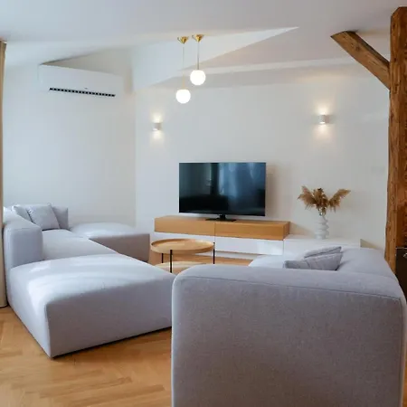 Laurinska 1 Apartmán