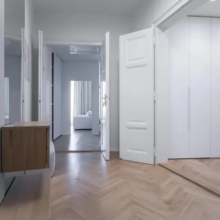 Apartmán Laurinska 1 *