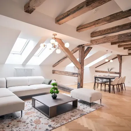 Laurinska 1 Apartmán *