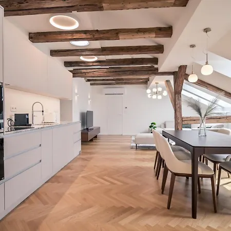 Apartmán Laurinska 1 *