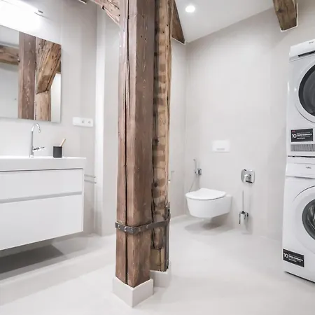 Laurinska 1 Apartmán *