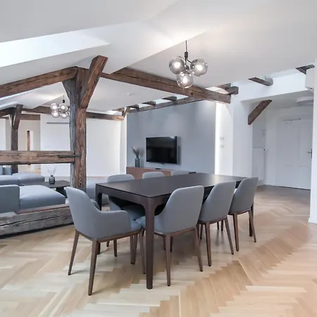 Laurinska 1 Apartmán *