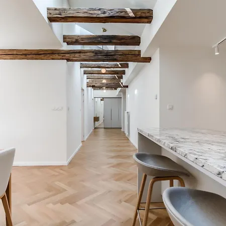 Laurinska 1 Apartmán