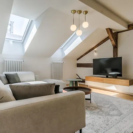 Laurinska 1 Apartmán *