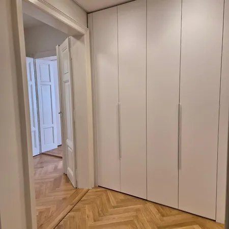 Laurinska 1 Apartmán *