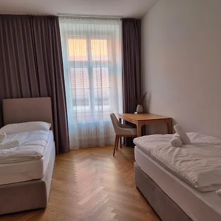 Laurinska 1 Apartmán *
