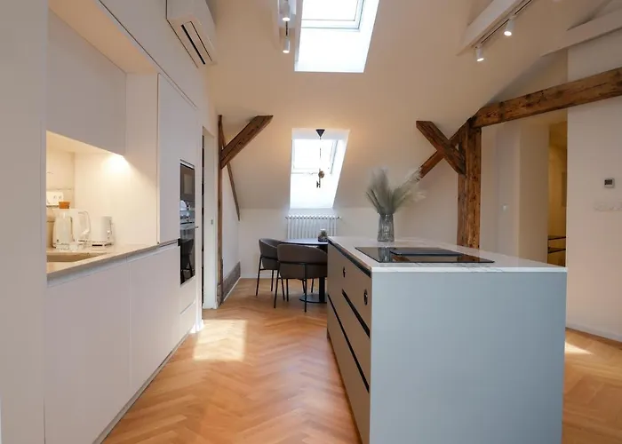 Laurinska 1 Apartman