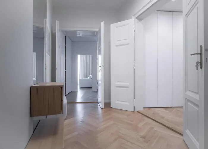 Apartman Laurinska 1 *