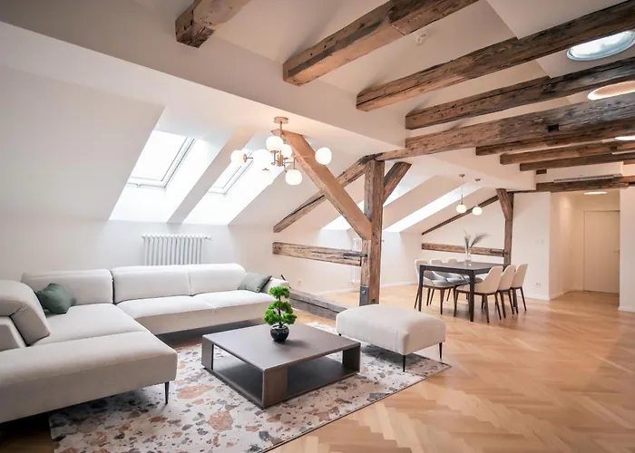 Laurinska 1 Apartman *