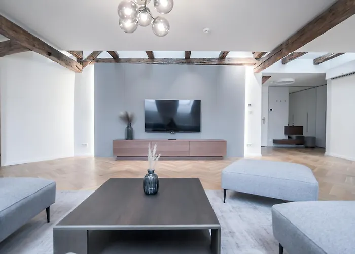 Laurinska 1 Apartman *