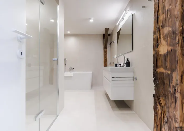 Laurinska 1 Apartman *