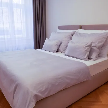 Laurinska 1 Apartament *